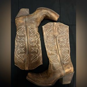 Women’s pointy toed ariats sized 9.5, bought for $170